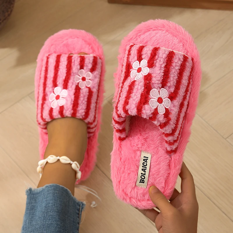 Women'S Fashion Korea - Pantoufles en peluche à rayures brodées
