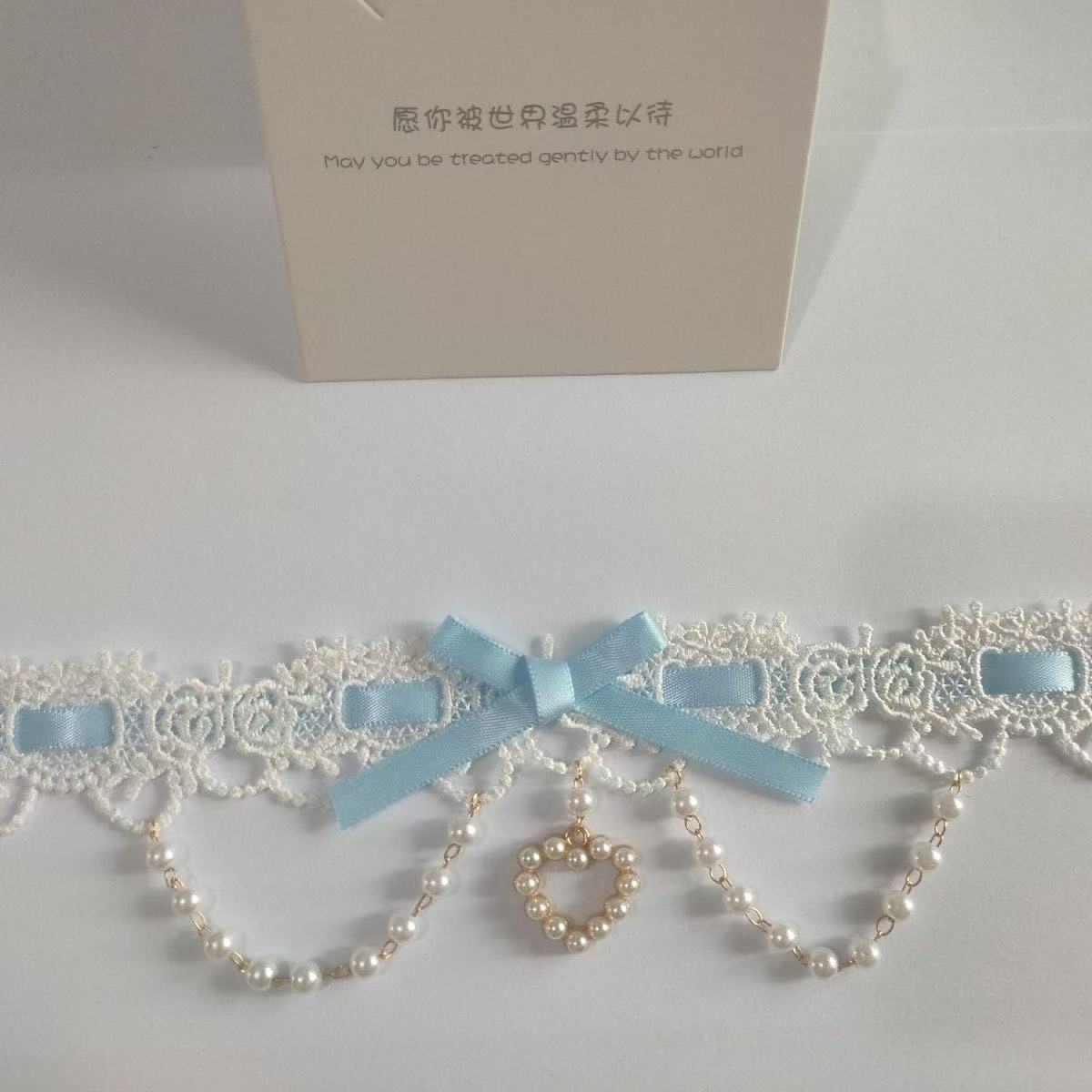 Women Fashion Photoshoot - Collier en dentelle perlée Sweet Lolita